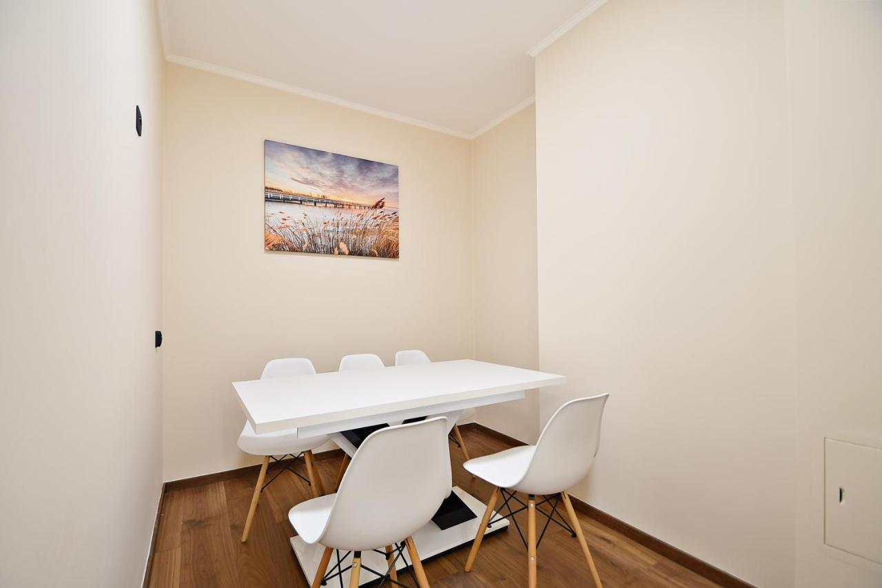 Wola Apartment Warsaw Exterior photo